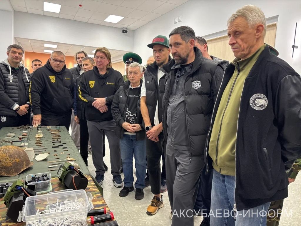 На аксубаевском льду играли представители высшего класса татарстанского хоккея