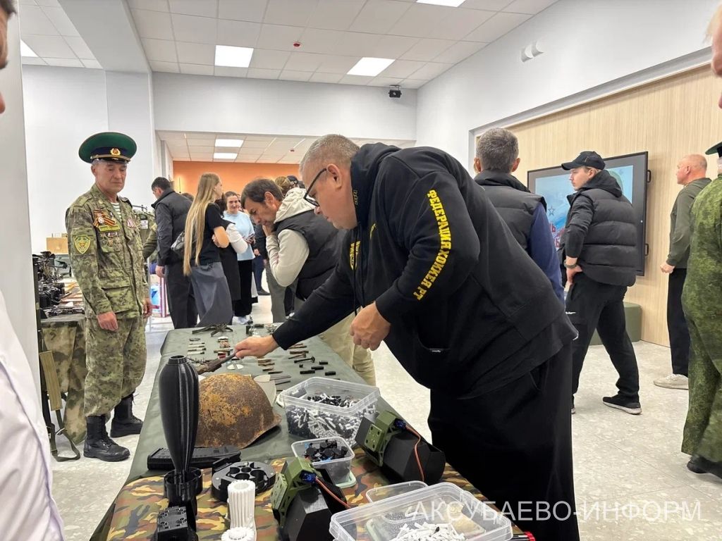 На аксубаевском льду играли представители высшего класса татарстанского хоккея