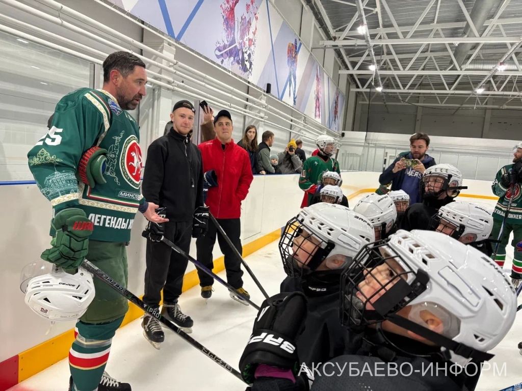 На аксубаевском льду играли представители высшего класса татарстанского хоккея