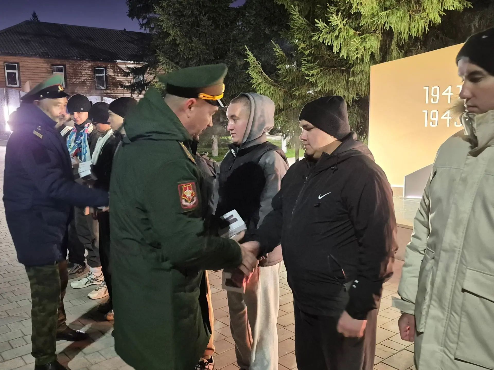 Аксубай районында 12 егет сроклы хезмәткә китте