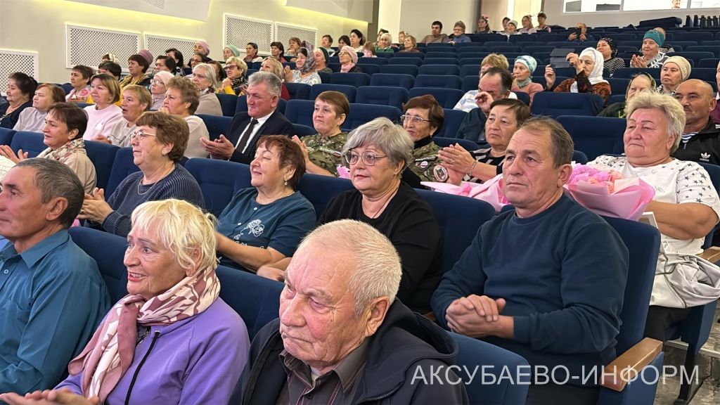 Аксубайда өлкән буынны һәм волонтерларны хөрмәтләделәр