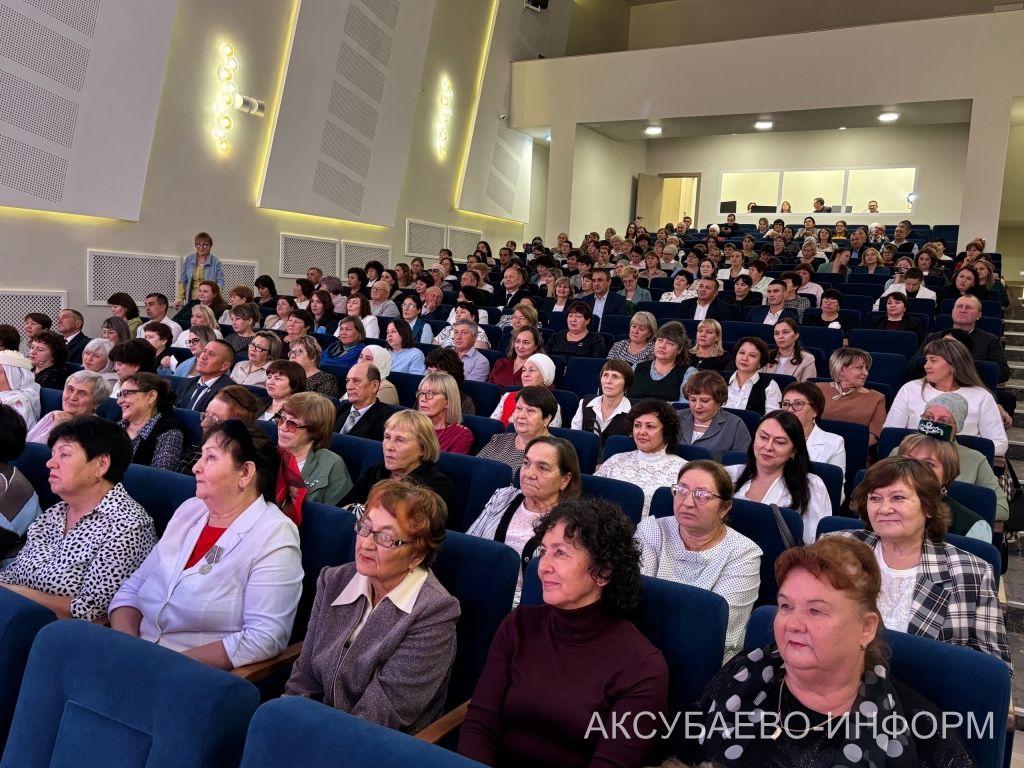 С любовью к профессии: в Аксубаеве поздравили учителей и воспитателей