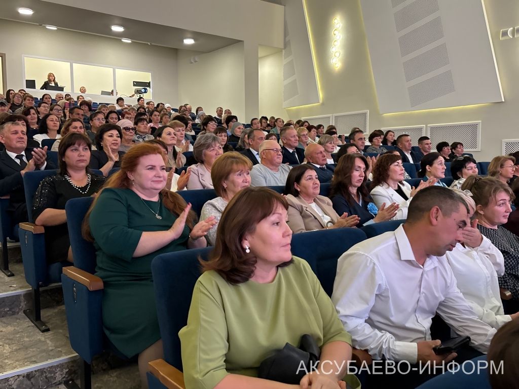 С любовью к профессии: в Аксубаеве поздравили учителей и воспитателей