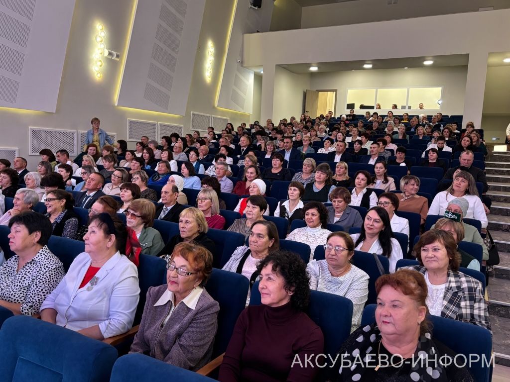 С любовью к профессии: в Аксубаеве поздравили учителей и воспитателей