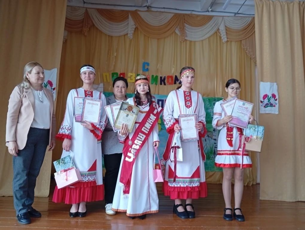 В Савгачевской СОШ провели конкурс «Чăваш пики − 2026» – «Чувашская красавица − 2026»