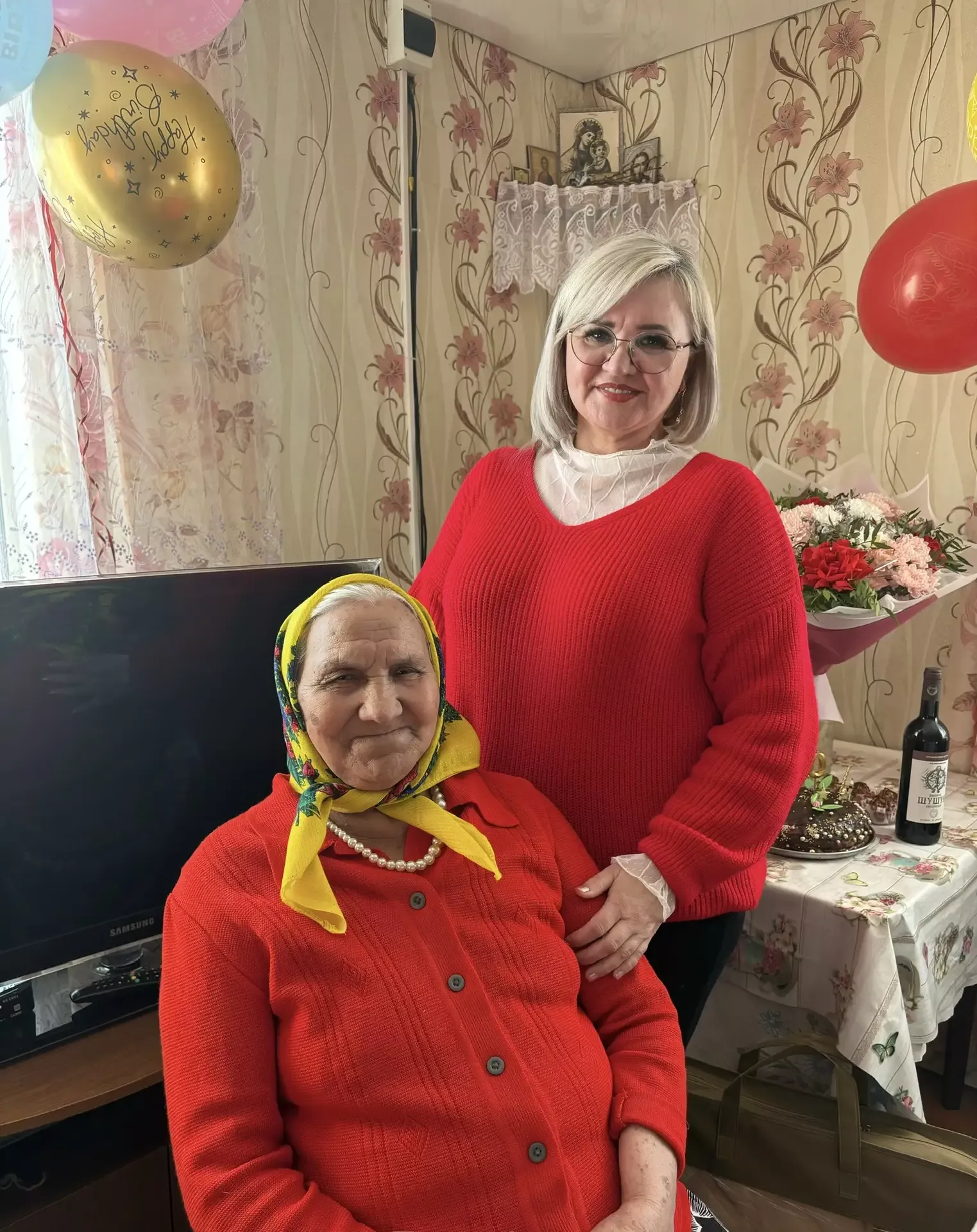 В кругу родных и односельчан 90-летие отметила жительница деревни Ахматка Любовь Тимаськова