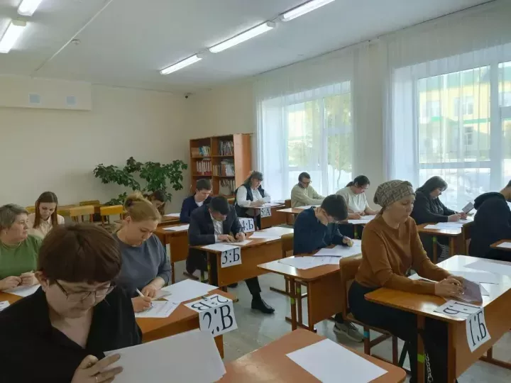 Аксубайда чыгарылыш укучылары һәм ата-аналар имтихан «тапшырдылар»