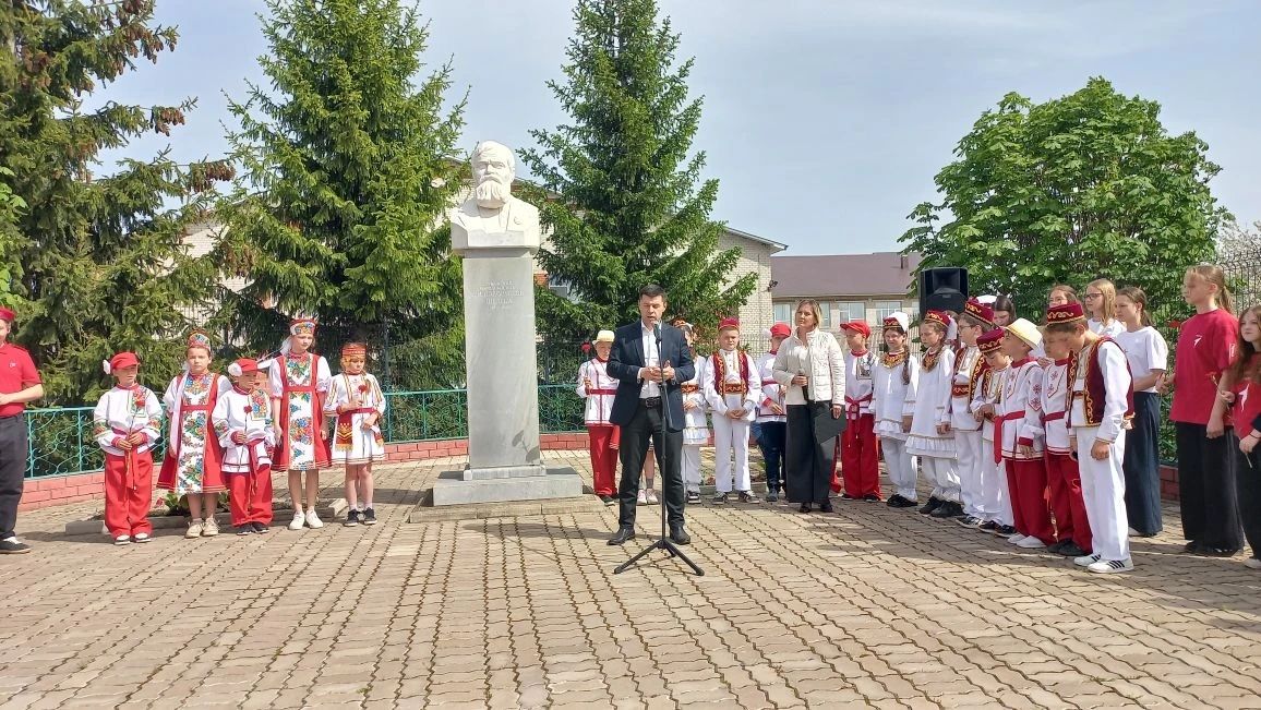 В Аксубаеве почтили память певца дружбы народов