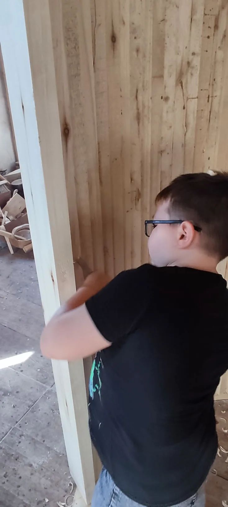 Аксубайның яшь сынчылары зур фигуралар ясауны үзләштерә
