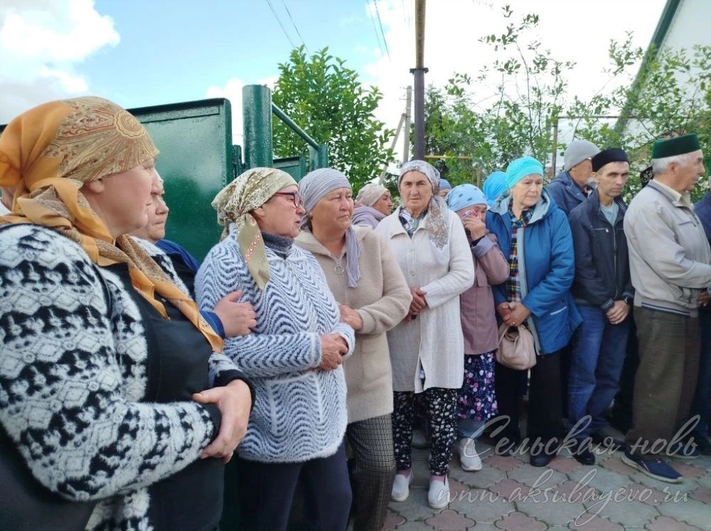 Радик Сабировны кече ватанында, Аксубай районында җирләделәр