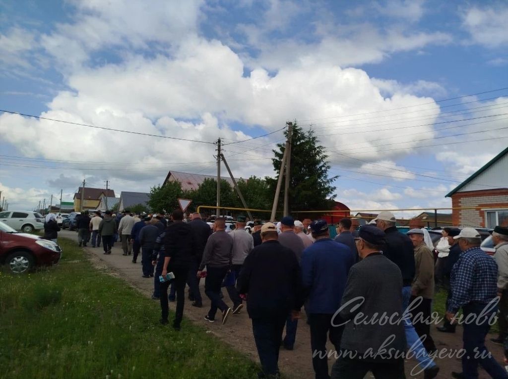 Радик Сабировны кече ватанында, Аксубай районында җирләделәр