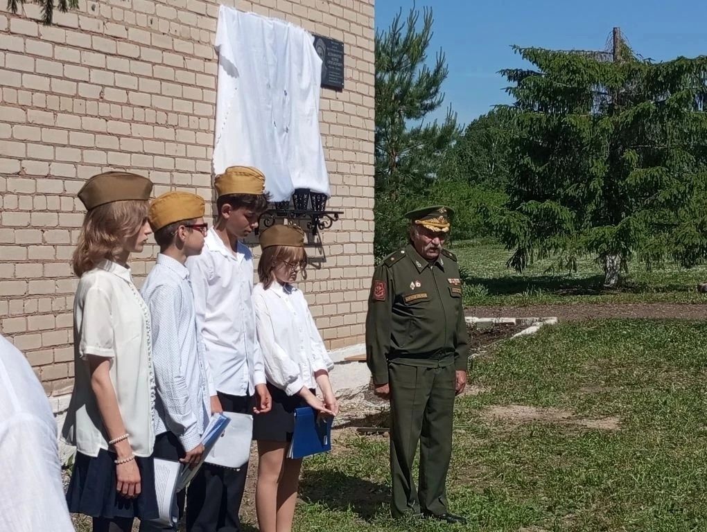 Подвиг и память: в Новотимошкинской школе Аксубаевского района увековечили имена выпускников, павших в СВО