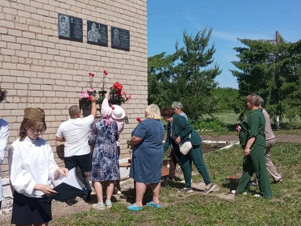 Подвиг и память: в Новотимошкинской школе Аксубаевского района увековечили имена выпускников, павших в СВО