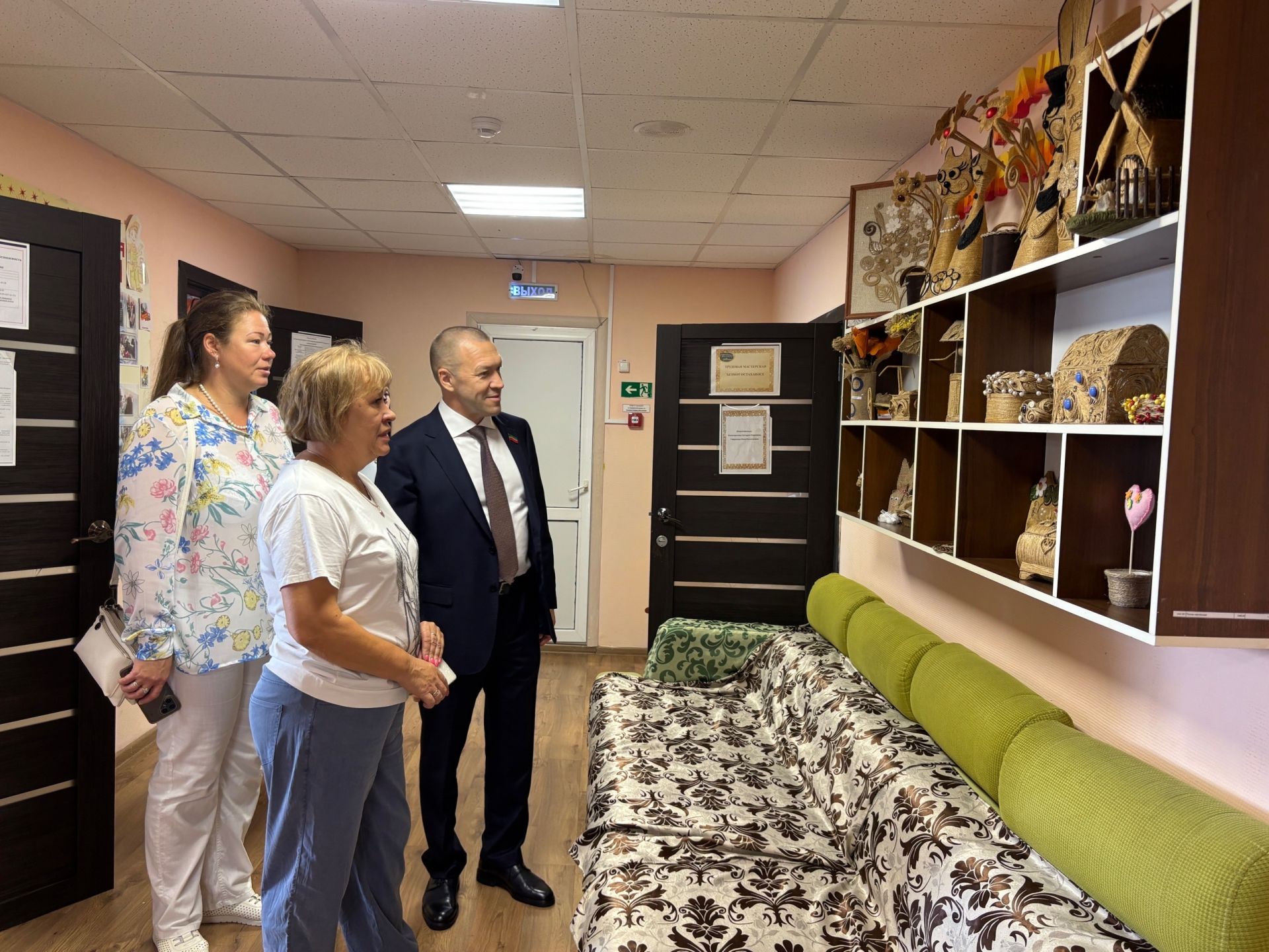 Депутаттан зур бүләк