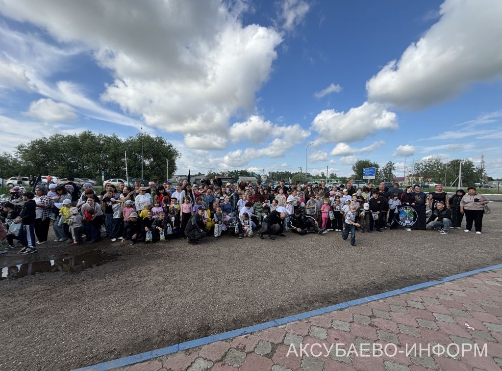 Аксубайда байкерлар балаларга шатлык бүләк итте