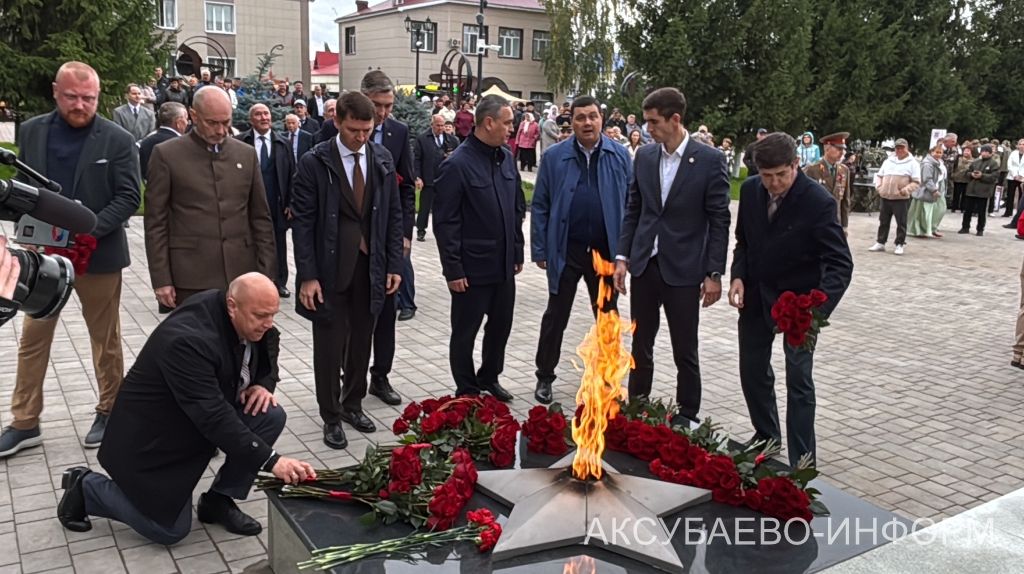 В Аксубаеве открыли ледовый дворец, два парка и Центр молодежных инициатив