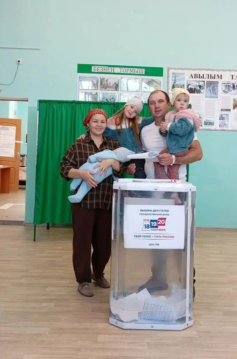 Аксубайдан күп балалы Сафиннар гаиләсе өч айлык уллары белән бергә сайлауларда тавыш бирде