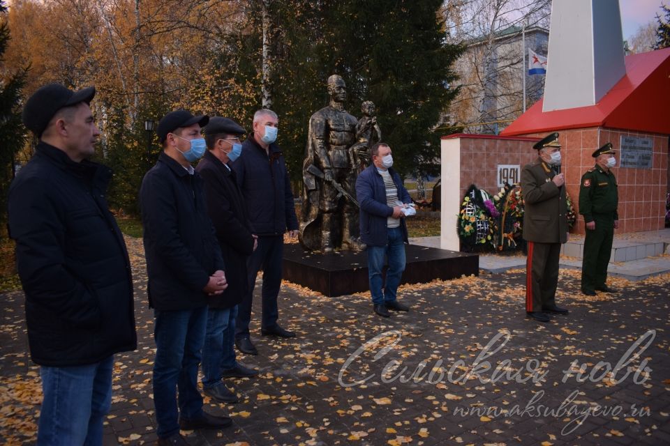 На службу отправились от Вечного огня