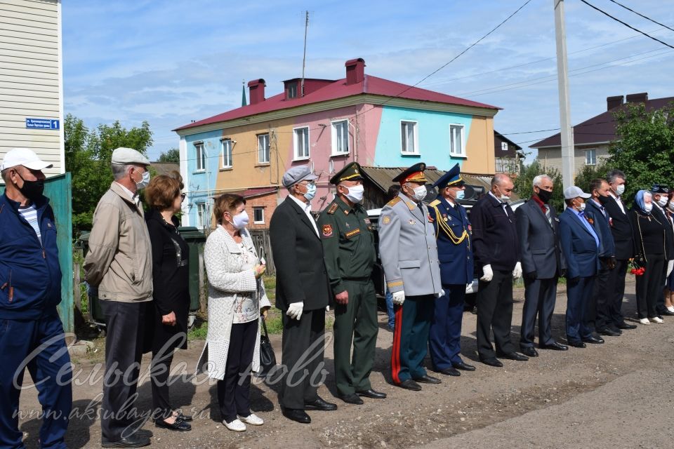 В знак вечной памяти аксубаевцев – мемориальная доска