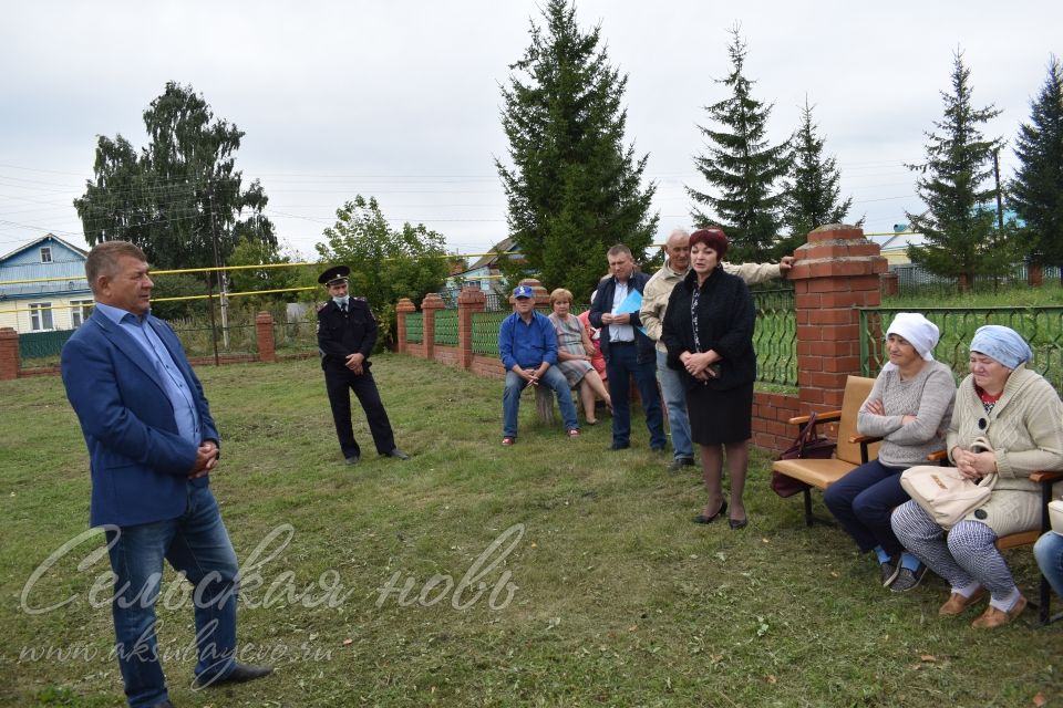 А проблемы поселения решаются поэтапно