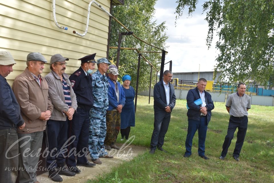 А проблемы поселения решаются поэтапно