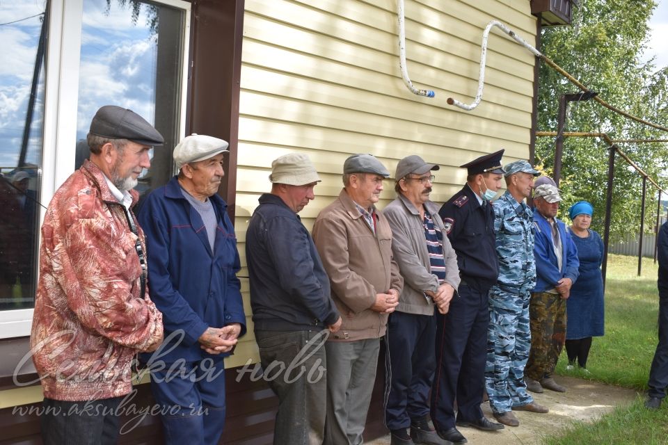 А проблемы поселения решаются поэтапно