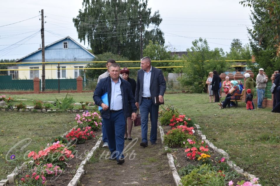 А проблемы поселения решаются поэтапно