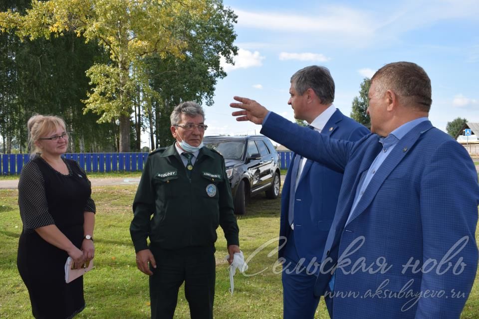 Министр экологии Александр Шадриков посетил строящуюся плотину, грибной цех и очистные сооружения в Аксубаевском районе