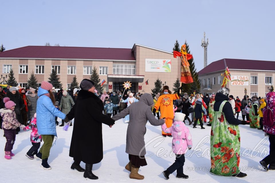 В Аксубаеве встретили Масленицу