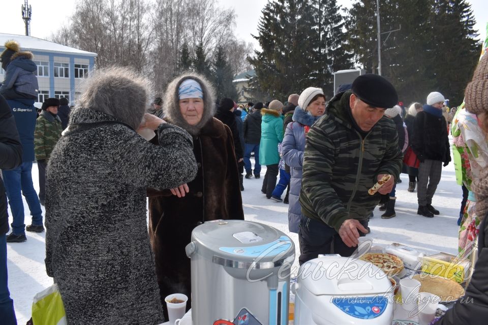 В Аксубаеве встретили Масленицу