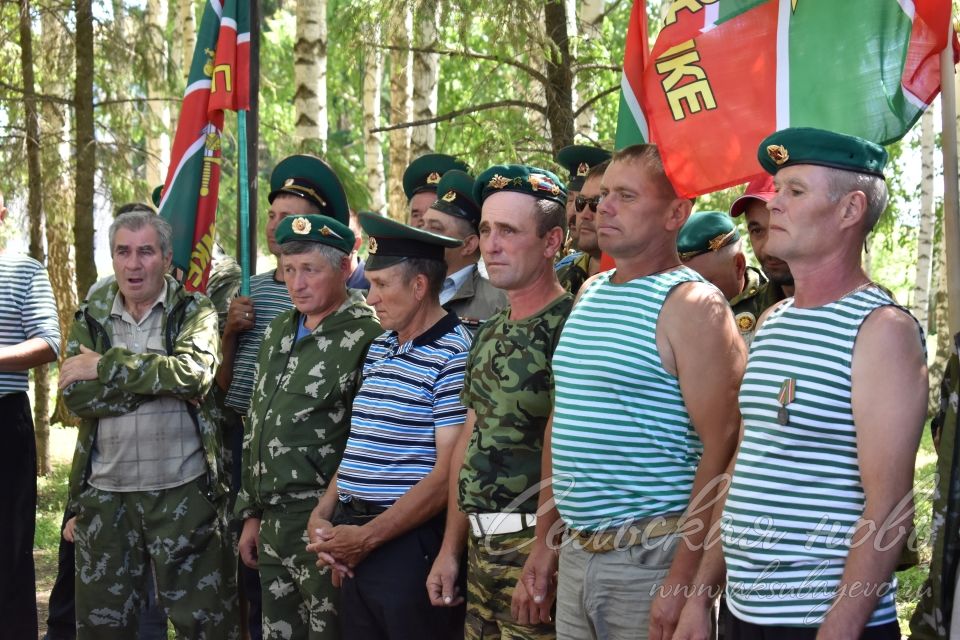 В Старом Ильдерякове открыли стенд «Мы пограничники и мы этим гордимся!»