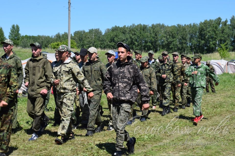 Аксубаевские старшеклассники поздравили пограничников