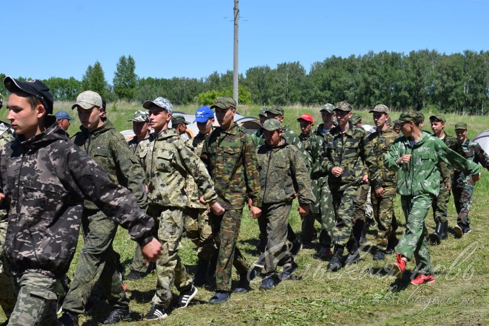 Аксубаевские старшеклассники поздравили пограничников