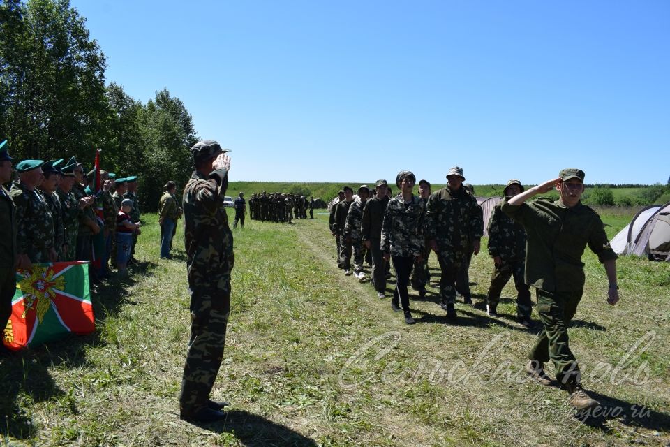 Аксубаевские старшеклассники поздравили пограничников