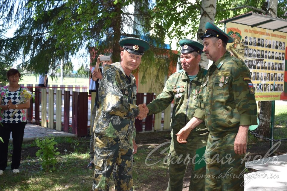 В Старом Ильдерякове открыли стенд «Мы пограничники и мы этим гордимся!»