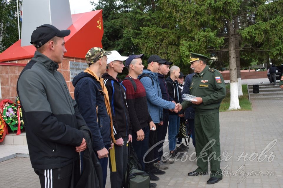 Аксубаевские призывники напутствия получили под военные марши