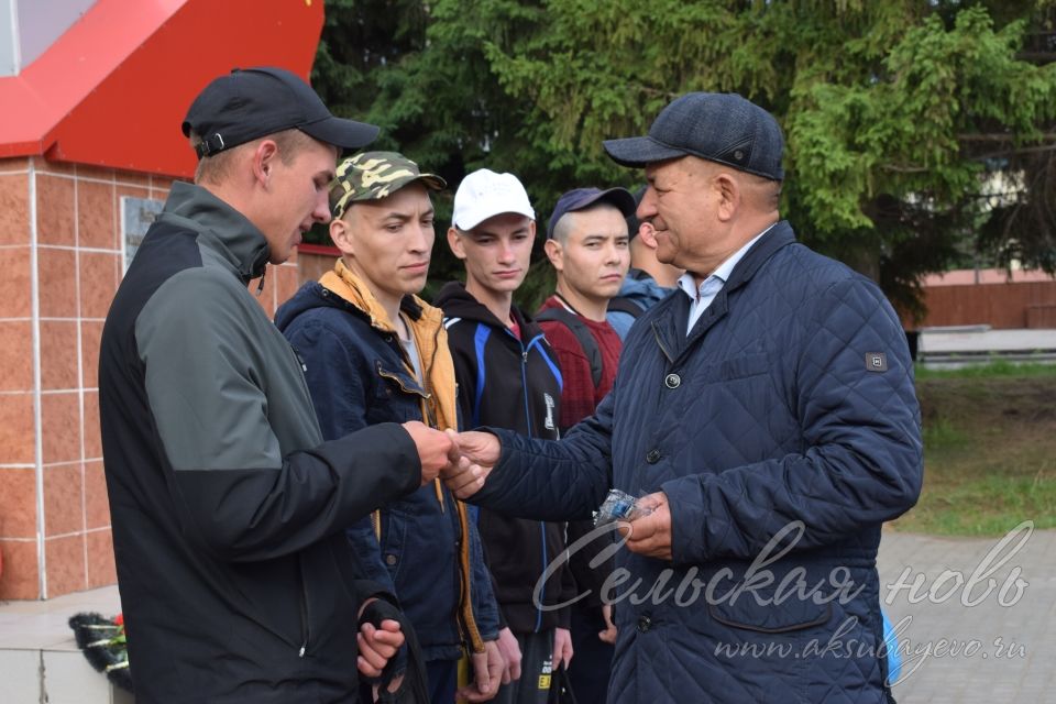 Аксубаевские призывники напутствия получили под военные марши