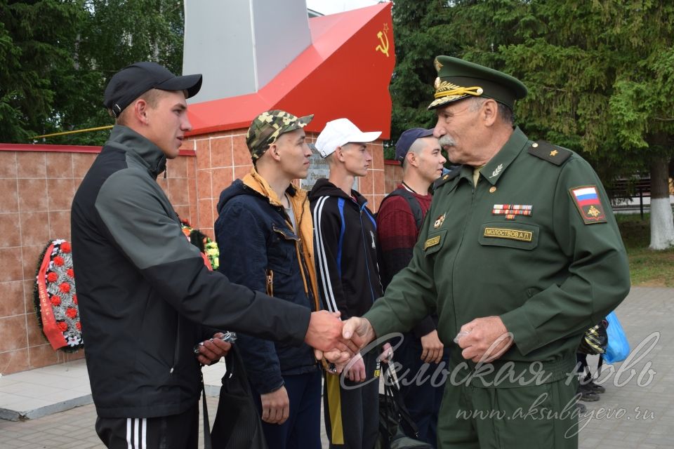 Аксубаевские призывники напутствия получили под военные марши