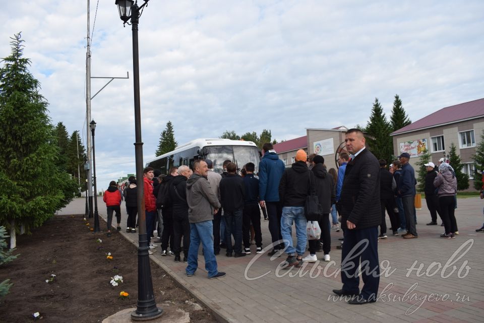 Аксубаевские призывники напутствия получили под военные марши