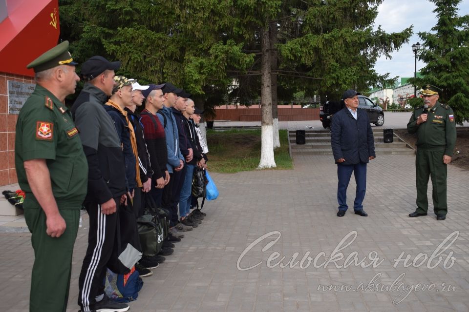 Аксубаевские призывники напутствия получили под военные марши