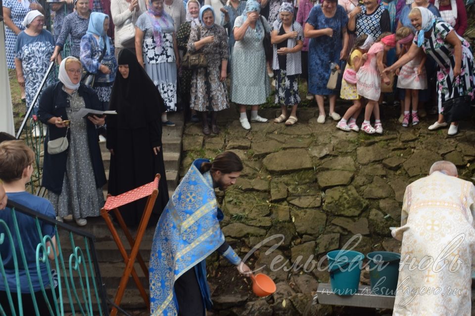 Аксубаевцы совершили Крестный ход на источник