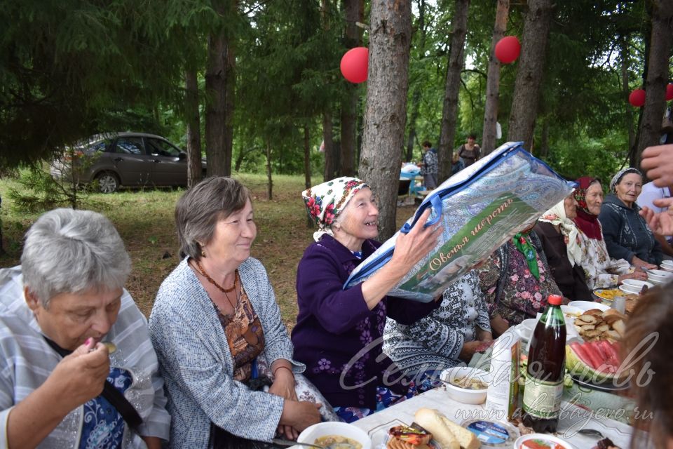 В поселке Федоровский в день столетия деревни открыли памятник воинам-землякам