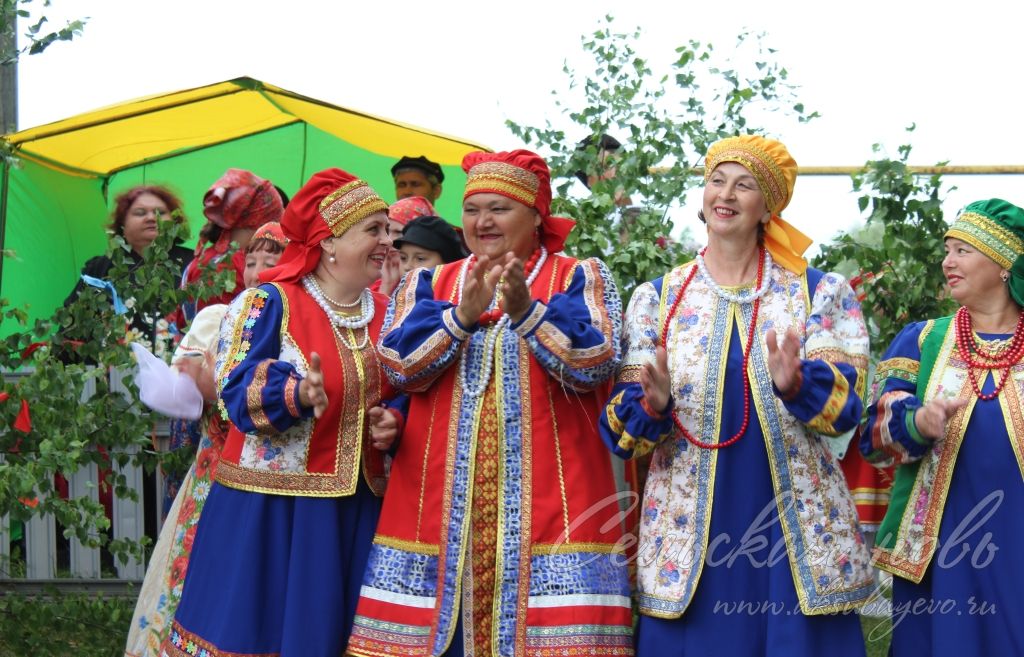 Фоторепортаж с праздника "Троицкие хороводы"