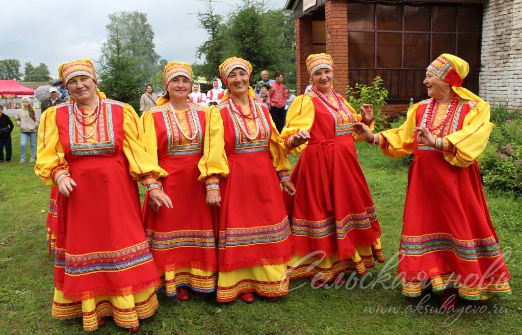 Фоторепортаж с праздника "Троицкие хороводы"