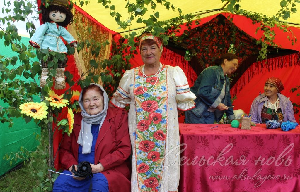 Фоторепортаж с праздника "Троицкие хороводы"