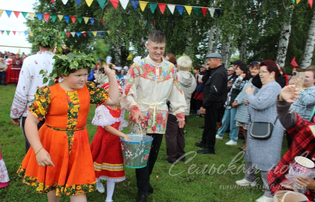 Фоторепортаж с праздника "Троицкие хороводы"