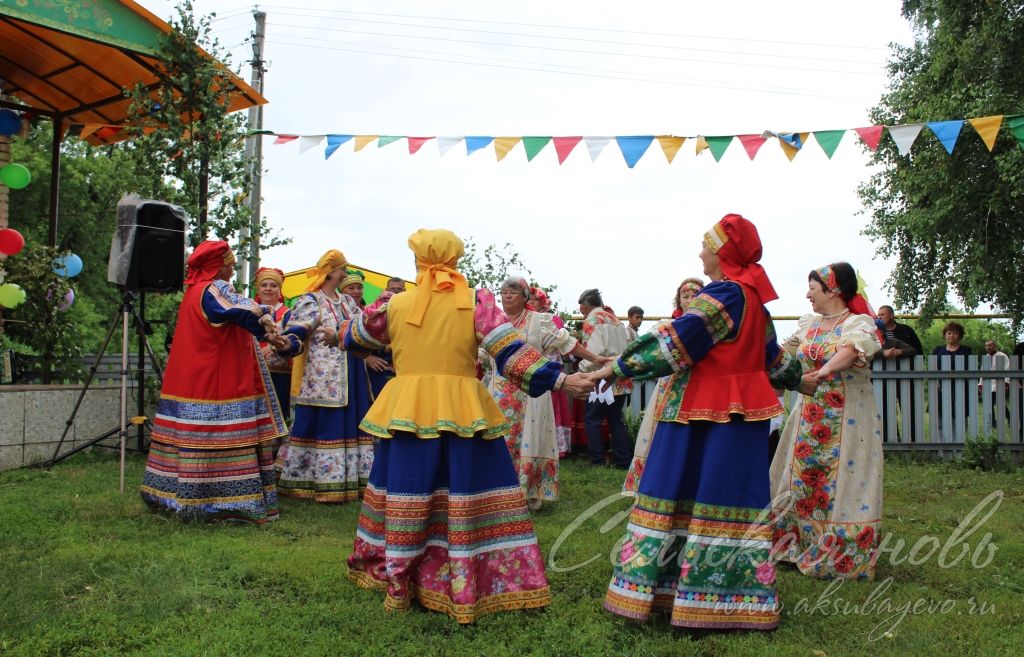 Фоторепортаж с праздника "Троицкие хороводы"