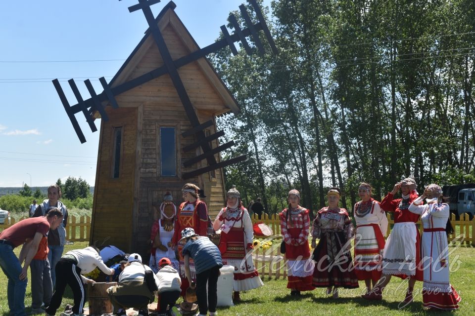 Фоторепортаж с праздника «Уяв»