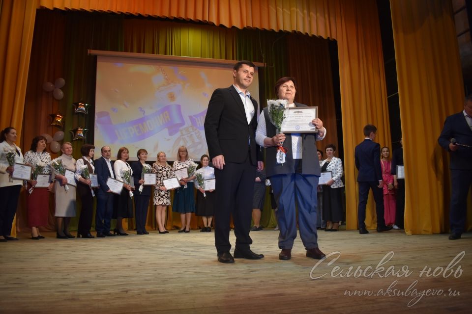Аксубай районының төп сәхнәсендә иң яхшы укучыларны бүләкләделәр