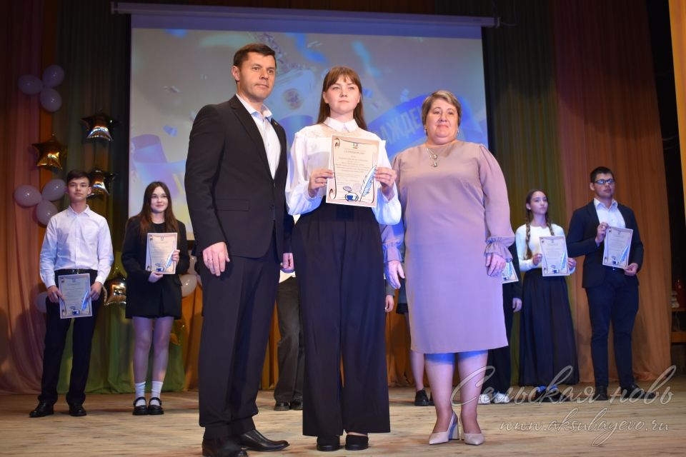 Аксубай районының төп сәхнәсендә иң яхшы укучыларны бүләкләделәр